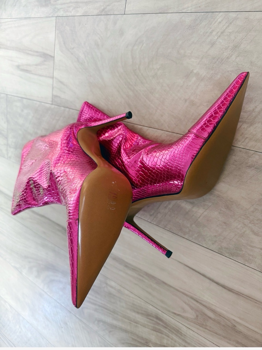 Alexandre Vauthier 
crocodile-effect 105mm ankle boots - Picture 4 of 6